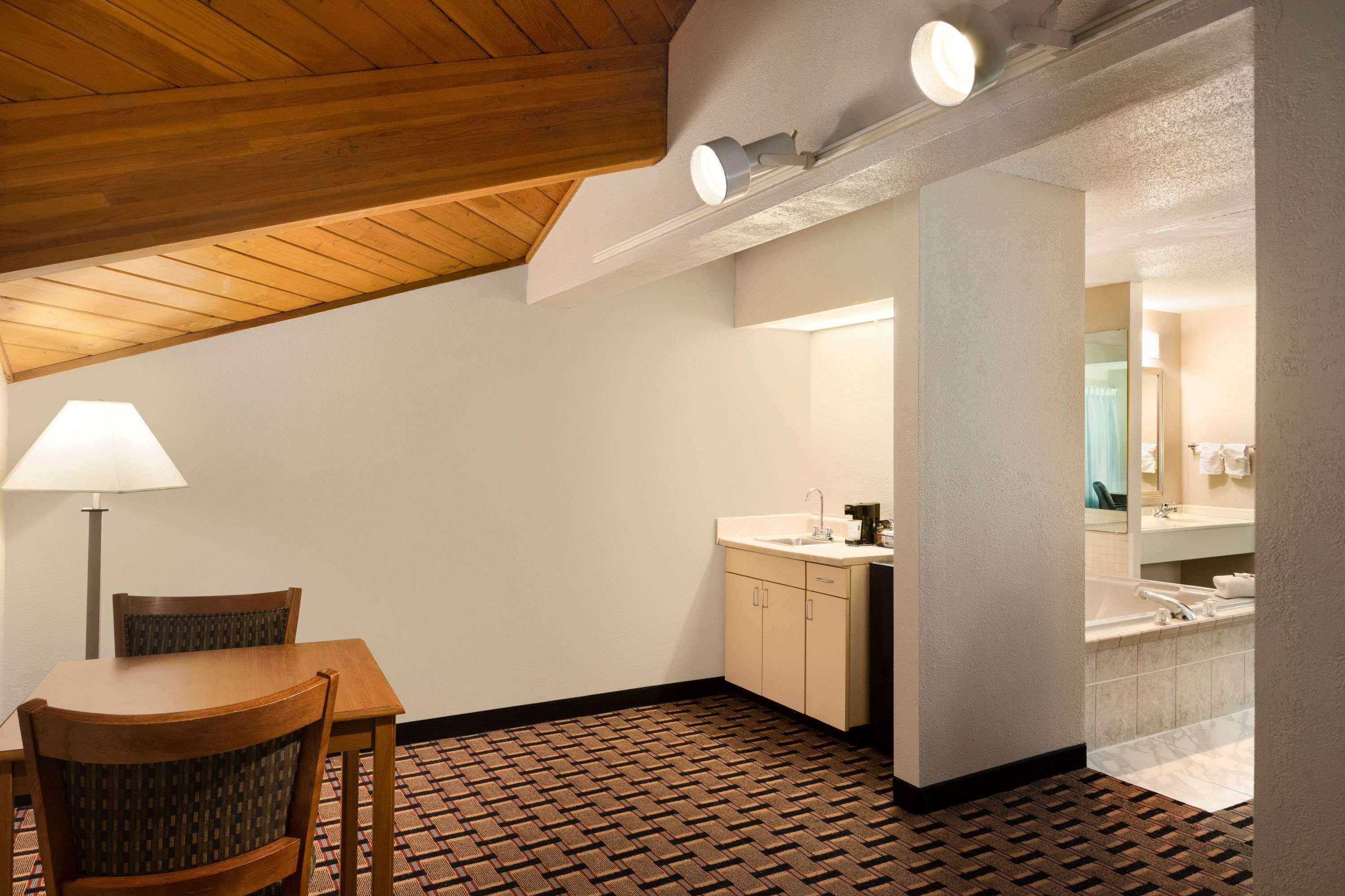 Baymont By Wyndham Warrenton Hotel Ngoại thất bức ảnh